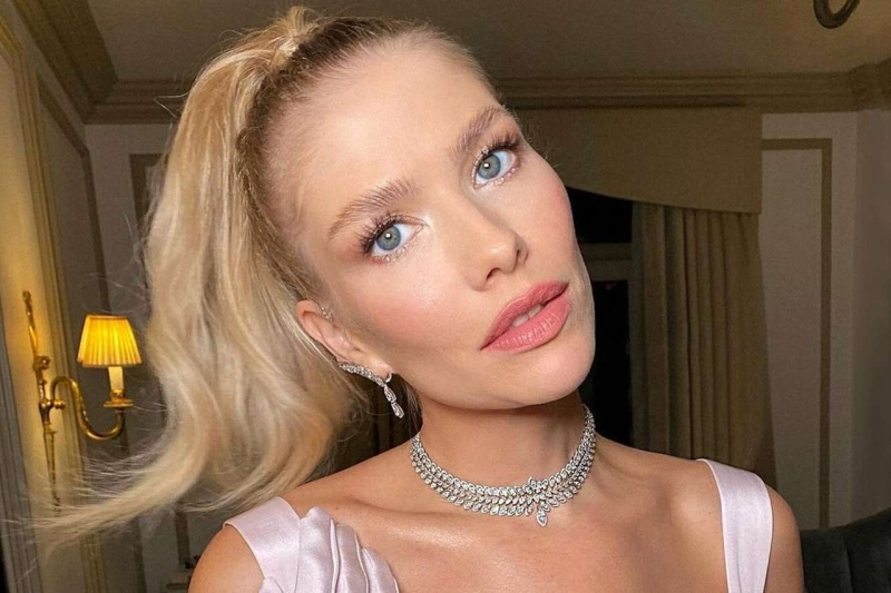 «Невероятно особенный»: Елена Перминова публично поздравила своего первенца с 16-летием