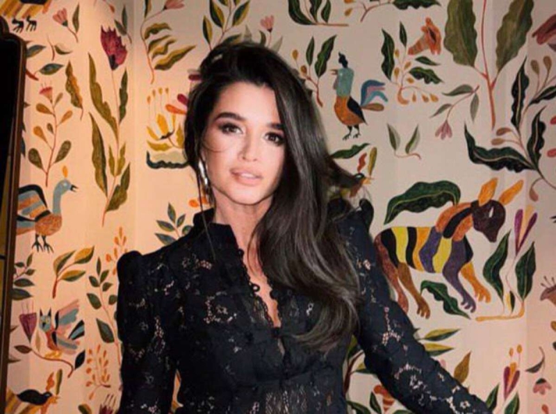 «Ни о чем не жалею»: Бородина станцевала в бикини в честь отъезда из России