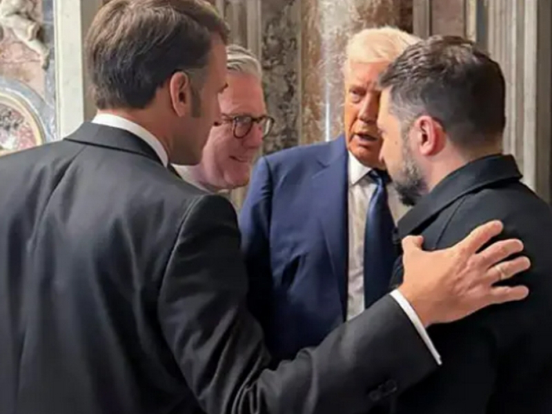 «Никакого уважения!»: Трампа и Зеленского обвинили в нарушении этикета на похоронах папы Римского Франциска