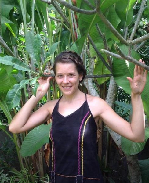 Нина Кутина, найденная с детьми в индийской пещере, теперь в России — узнали подробности