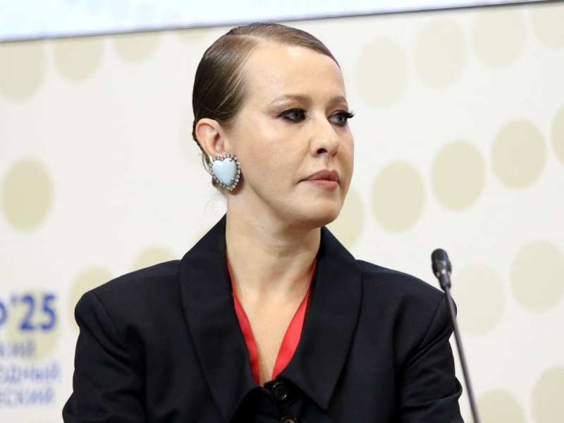 Ностальгия по нулевым, черная икра и никаких «голых» образов: Собчак устроила звездную вечеринку в центре Москвы