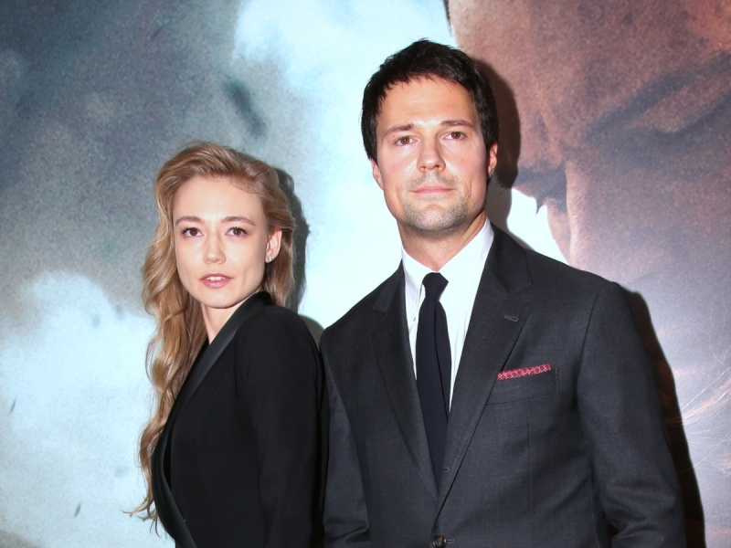 «Оксана явно в положении»: Акиньшина обнародовала романтичное фото с Козловским