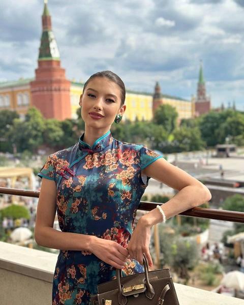 «Он бесился, пытался вернуть»: избитая экс-министром Юлия Ван заговорила об их отношениях