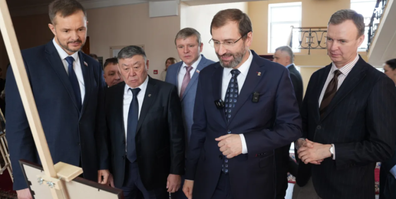 Памятные мероприятия проходят в день юбилея единственной женщины, возглавлявшей парламент Иркутской области