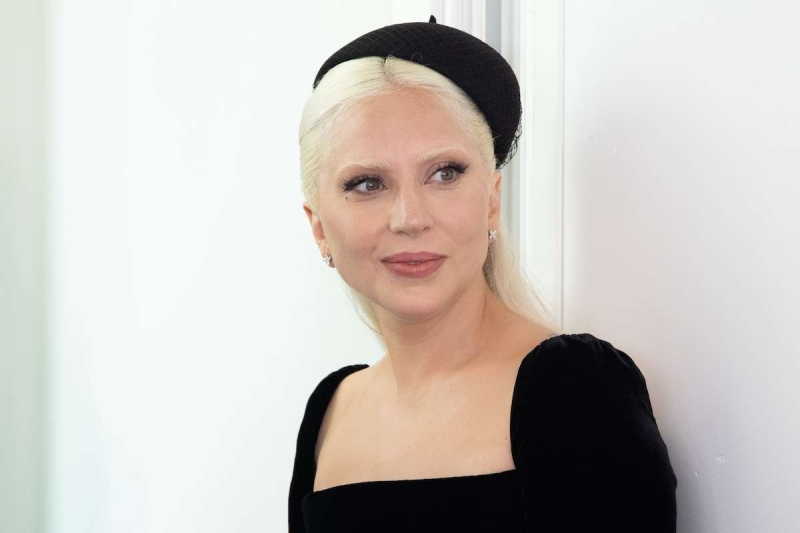 Папарацци запечатлели пикантно одетую Леди Гагу на свидании с женихом