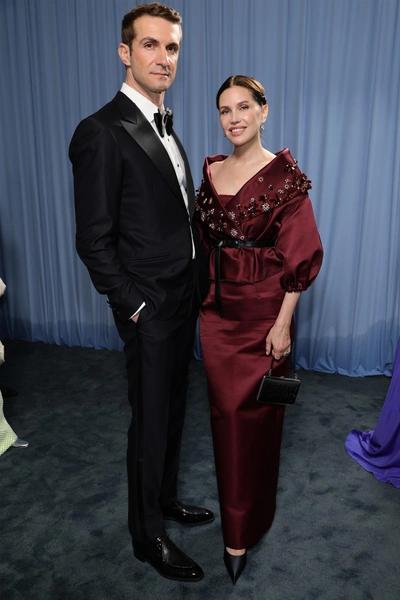 Платье Prada и ослепительная улыбка: Даша Жукова без мужа появилась на вечеринке в Нью-Йорке