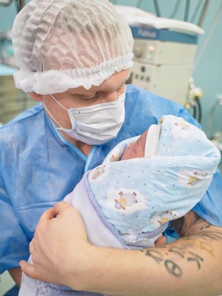 Победивший рак Сергей Сафронов стал отцом в четвертый раз