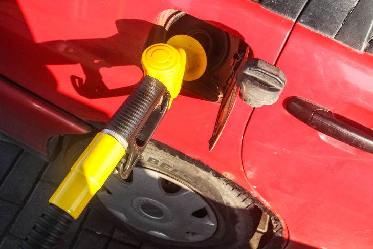 Почему нельзя мыть машину после заправки: правило, которое стоит соблюдать