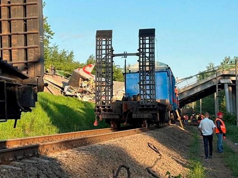 «Подлый акт террора»: как в России отреагировали на подрыв мостов с поездами в Курской и Брянской областях