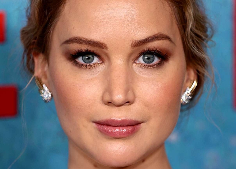 Поднимите мне веки: техники и советы визажиста, которые визуально откроют глаза