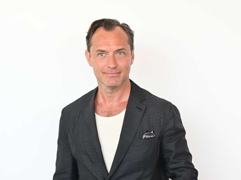 Похож или нет? Появились первые кадры с Джудом Лоу в роли Владимира Путина в фильме «Кремлевский волшебник»