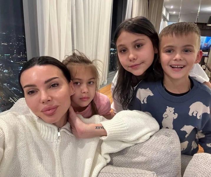 Пока Джиган надеется на примирение, Самойлова увезла детей из Москвы