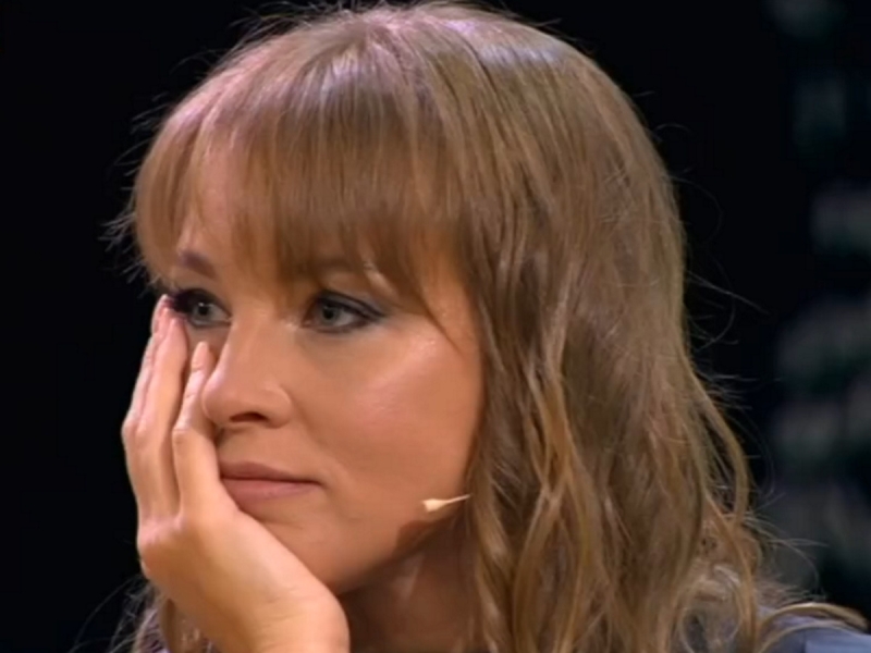 Порча от Лены Товстик или побои мужа? Андрей Малахов показал изувеченное лицо Полины Дибровой