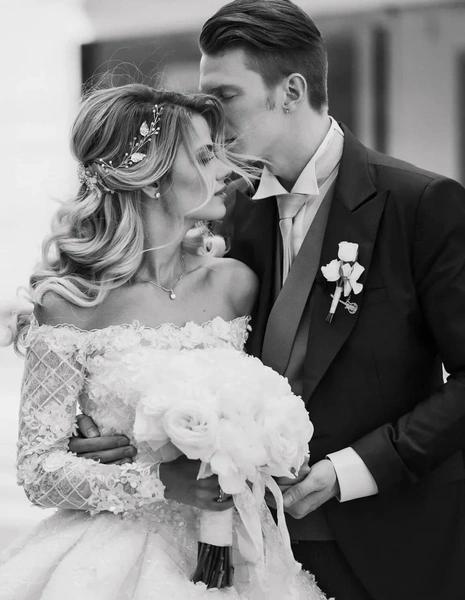 После развода с Пресняковым Алена Краснова и не думает грустить: рестораны, вечеринки, концерты