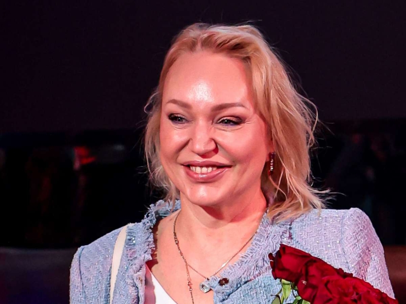 «Прелесть»: 50-летняя Довлатова вызвала восторг фигурой в бикини