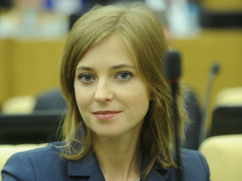 «Превратилась в девушку-подростка»: Наталья Поклонская похвасталась длинными афрокосами