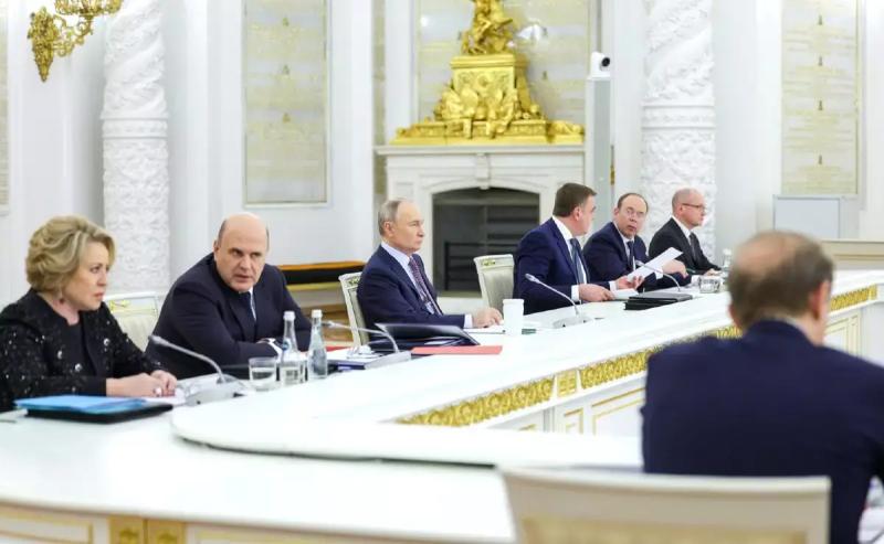 Президент Владимир Путин утвердил поручения по поддержке семей