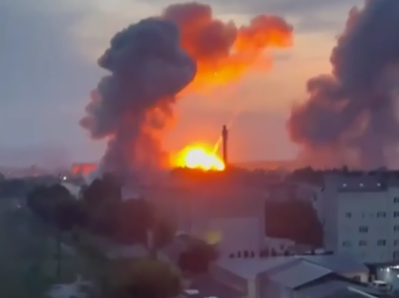 «Прилеты по всему городу»: ВС РФ нанесли самый мощный с начала СВО удар по Харькову — атакованы завод «Коммунар» и система бункеров