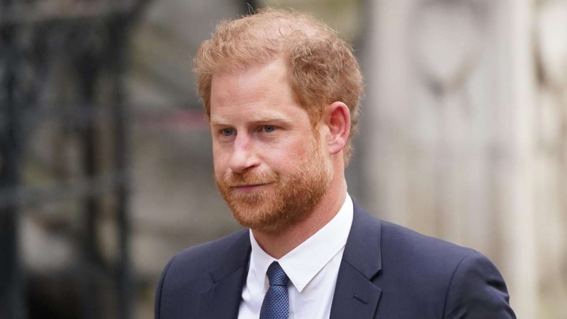 Принц Гарри не знал о борьбе короля с раком: он заявил, что Уильям игнорирует его звонки