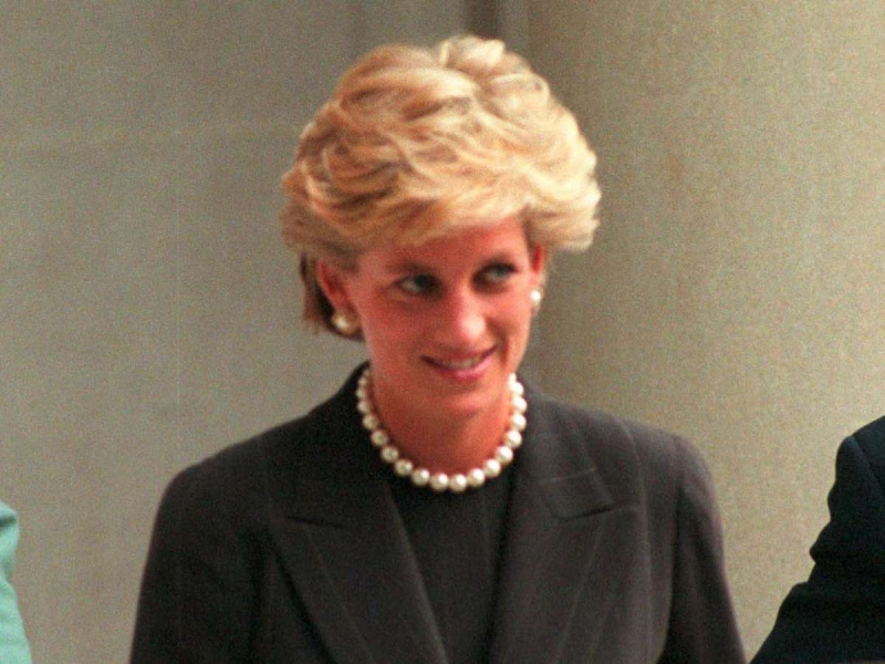 Принцесса Диана была зависимой? Запрещенные вещества тайно убрали из машины после смертельной аварии в Париже