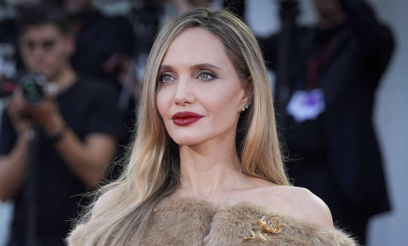 Простилась с одним из отпрысков: сын Анджелины Джоли съехал от матери