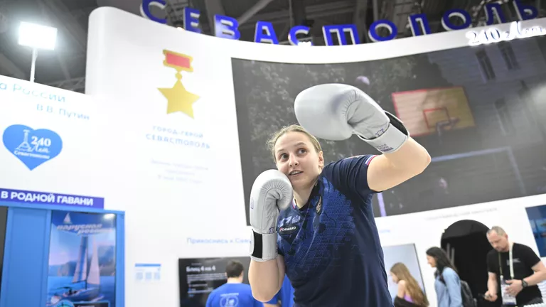 Путин поздравил победительниц ЧМ Международной ассоциации бокса