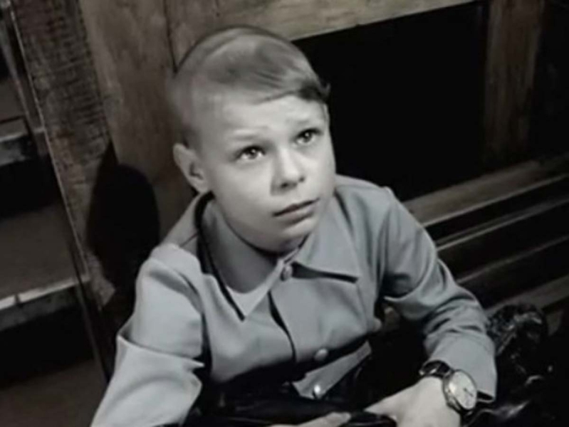 Работа лифтером, развод и долги: что стало с Николаем Спиридоновым, сыгравшим Мишку в «Ликвидации»