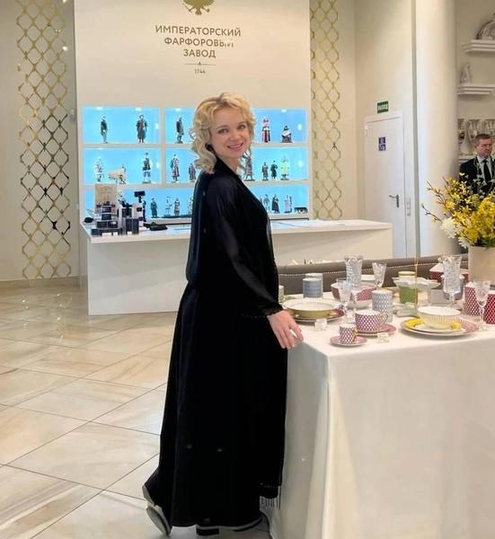 Родившая в 46 Цымбалюк-Романовская показала себя беременной — видео