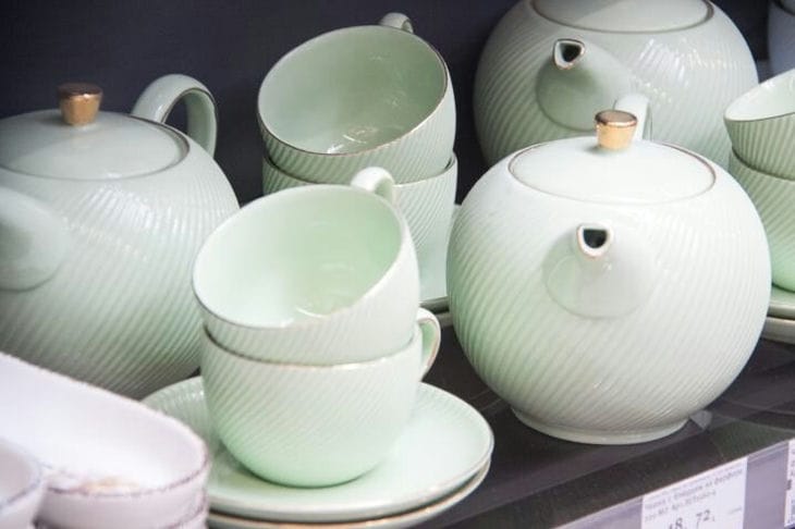 Россиянин попытался незаконно ввезти в ЕАЭС партию винтажной посуды: чем все закончилось