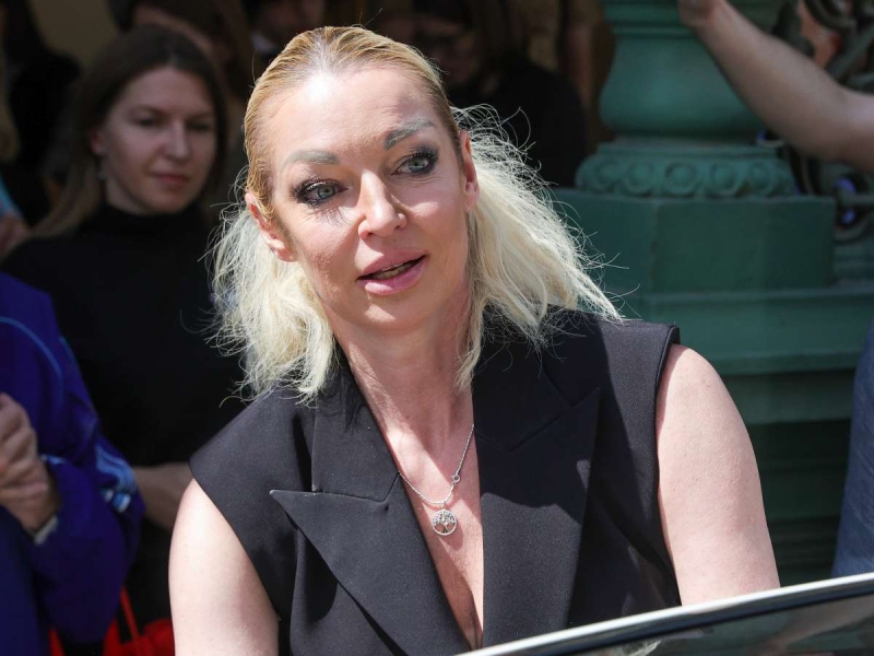 Рыдала, бросалась на гроб, умоляла людей помочь: Волочкова устроила скандал на прощании с Григоровичем