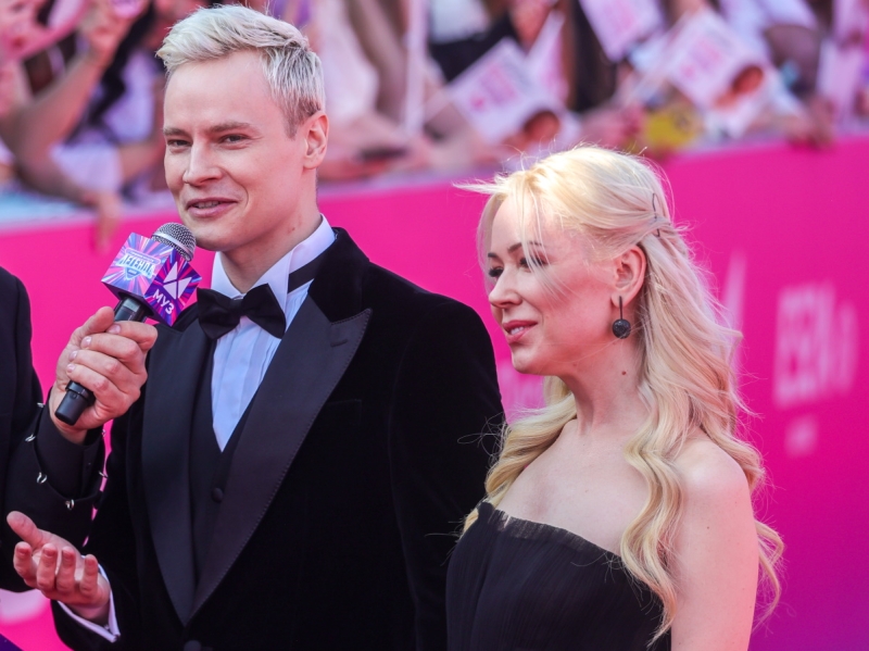 «С Катюшей мы каждый день вместе»: почему SHAMAN временит с женитьбой на Мизулиной