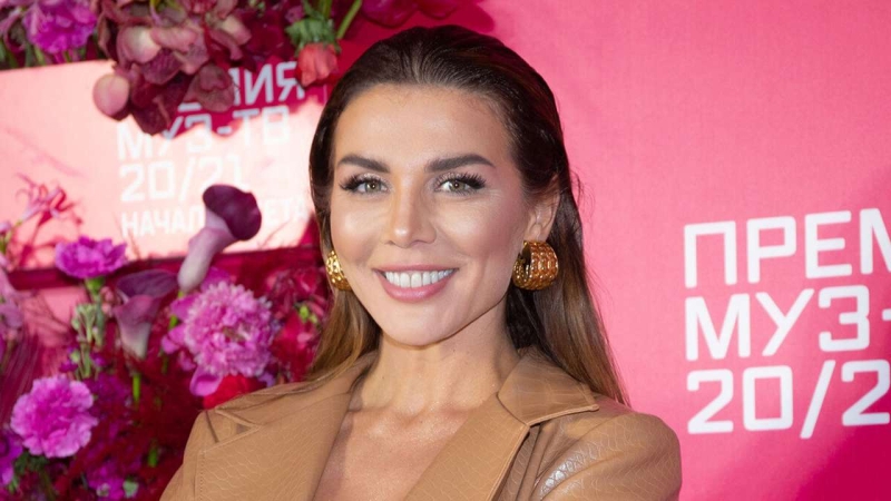 Седокова показала «жениха», который дарил ей букеты