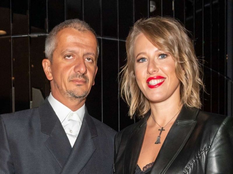 «Сегодня мы такие же счастливые, как тогда»: Богомолов признался в любви Собчак в годовщину скандальной свадьбы