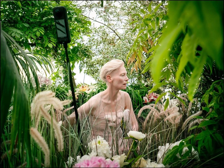 Шейк под прозрачной тканью и Герцигова в образе русалки: секс вернулся в календарь Pirelli-2026