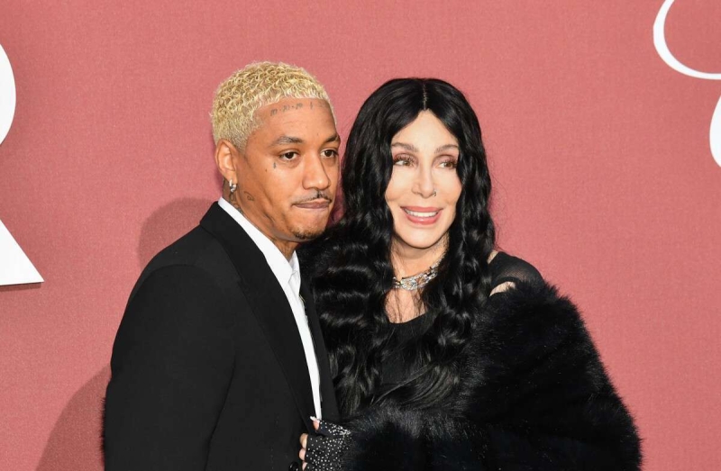 Шер устала от своего молодого бойфренда: близкие 79-летней певицы ликуют