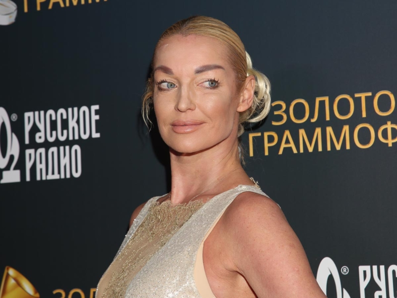 «Шикарные соски, но с остальным проблема!» Водонаева высмеяла Волочкову за «голые» фото