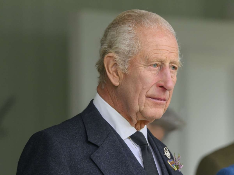 Швырялся книгой и орал: дворецкий рассказал о чудовищной истерике Карла III