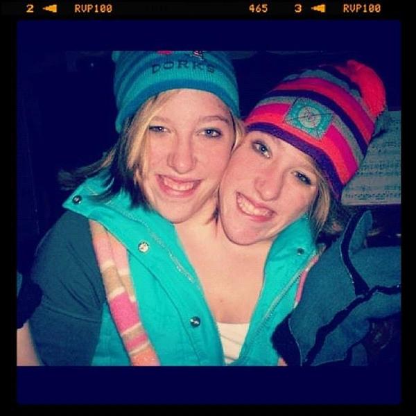 Сиамские близнецы Хенсел прервали молчание после того, как стали мамами