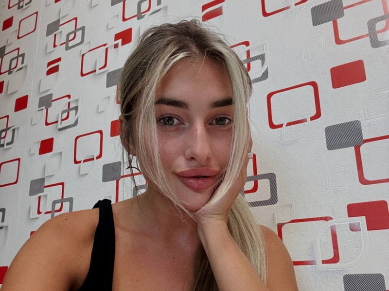 Скупили все розы в поселке, чтобы осыпать ее могилу: звезду «ДОМа-2» Кристину Белую похоронили