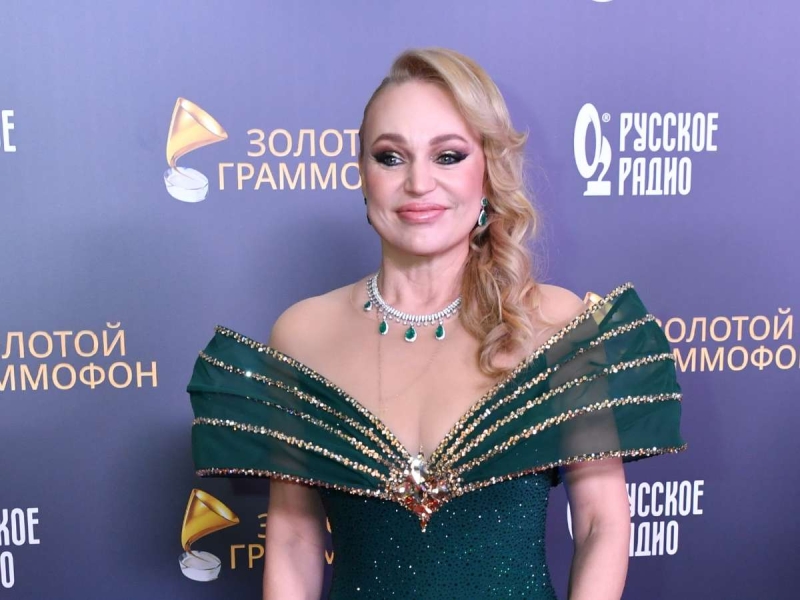 «Словно статуэтка»: 50-летняя Довлатова в белье показала точеную фигуру