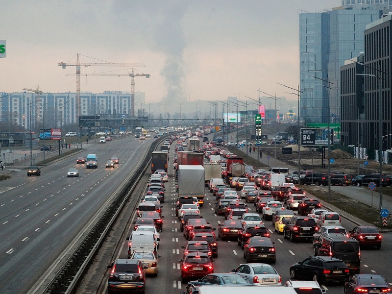 СМИ: Киев полностью обесточен, город охвачен паникой после обстрела ВС РФ