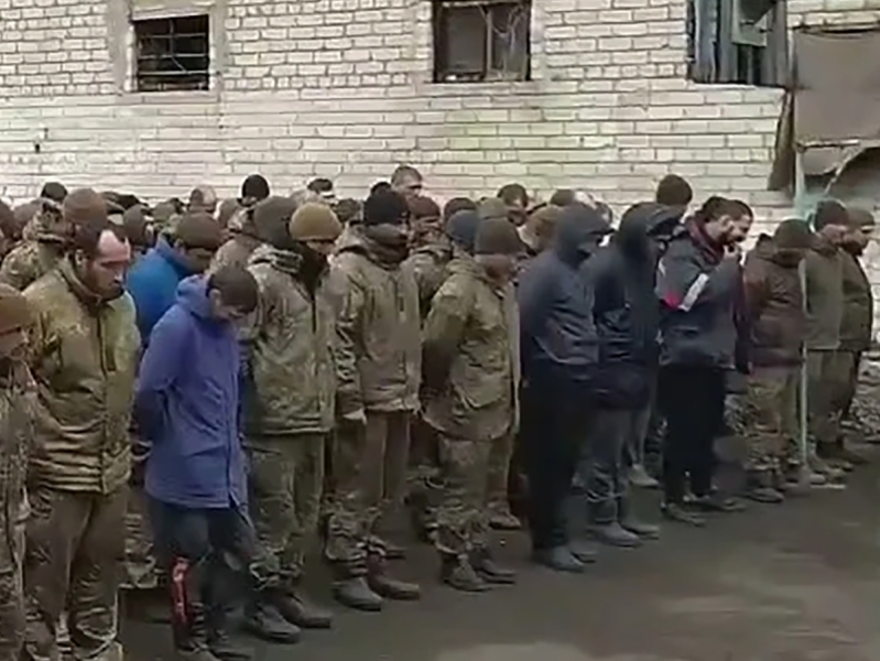 СМИ: ВСУ массово сдаются в плен под Суджей и отдают ВС РФ новейшую технику Запада