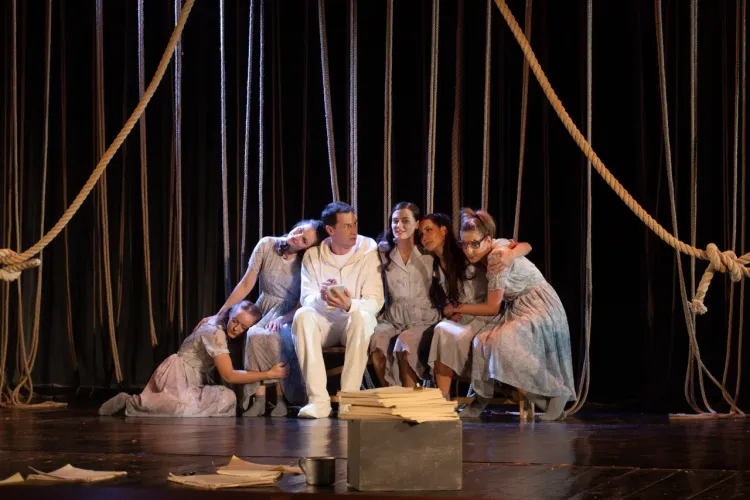 Спектакль «Девочки» или история о самоотверженной героине Великой Отечественной войны