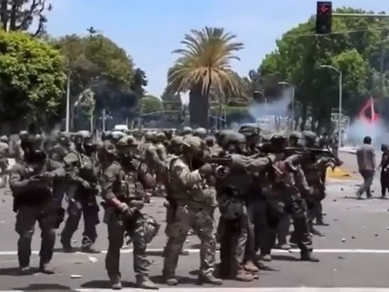 США на грани гражданской войны: для подавления протестов мигрантов в Лос-Анджелес направлена Нацгвардия — в городе погромы