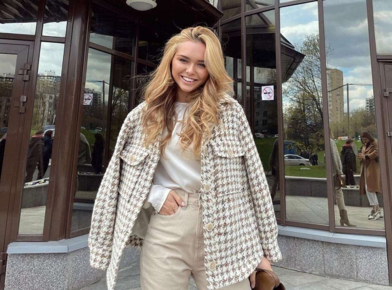 Стеша Маликова показала фигуру в белом платье после жалоб на лишние килограммы