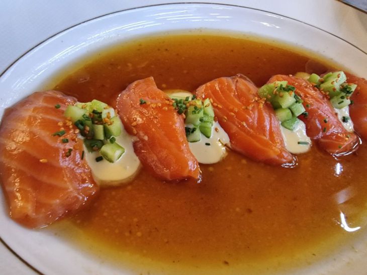 Свекровь назвала поход семейной пары в ресторан тратой на помои, и это рассорило семью