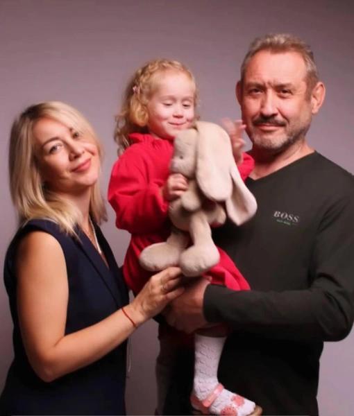 Тайна исчезновения семьи Усольцевых: дочка должна была остаться дома, ее взяли в последний момент