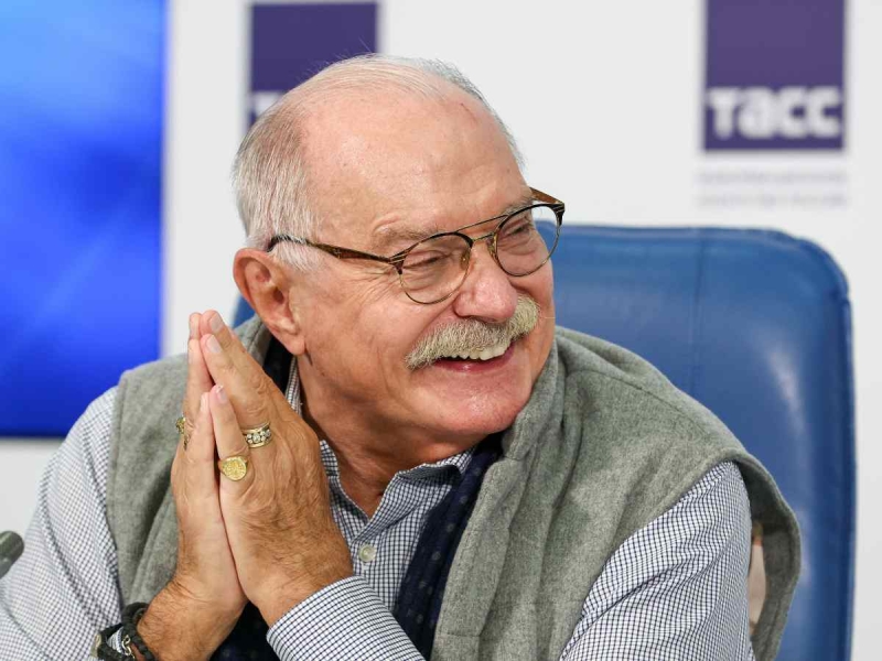 Так и не смог простить: Михалков десятилетиями не разговаривал с Пороховщиковым из-за одного случая на съемках фильма «Свой среди чужих»