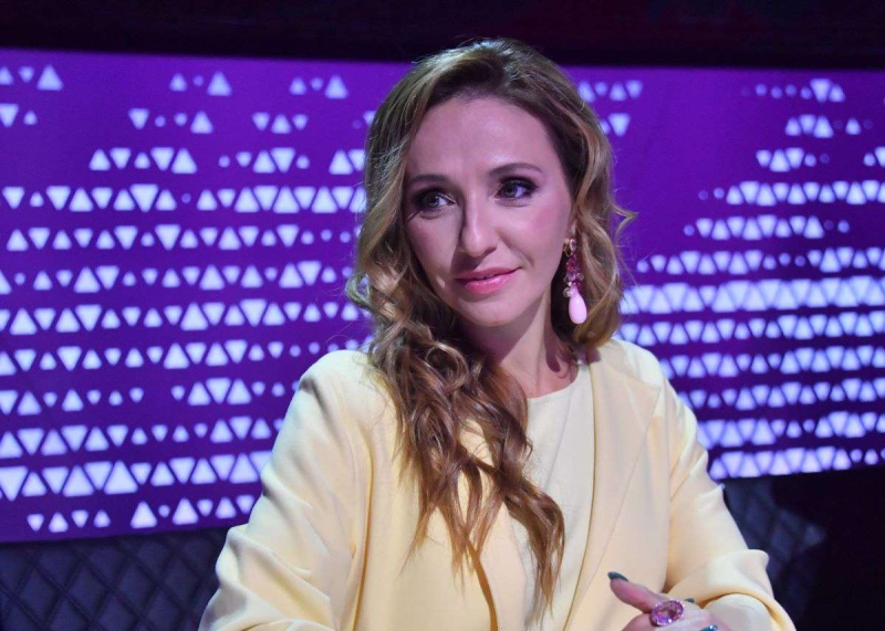 Татьяна Навка показала фигуру в купальнике на сочинском пляже