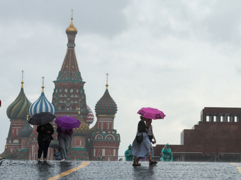 Теплее так и не станет? Какая погода будет в Москве этим летом